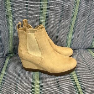 Serra Women's Tan Ankle Boots, Size 8